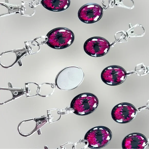 𝑯𝒂𝒏𝒅𝒎𝒂𝒅𝒆 Red/Fuchsia Dragon Eye Keychain w/Gift Bag - Picture 4 of 7